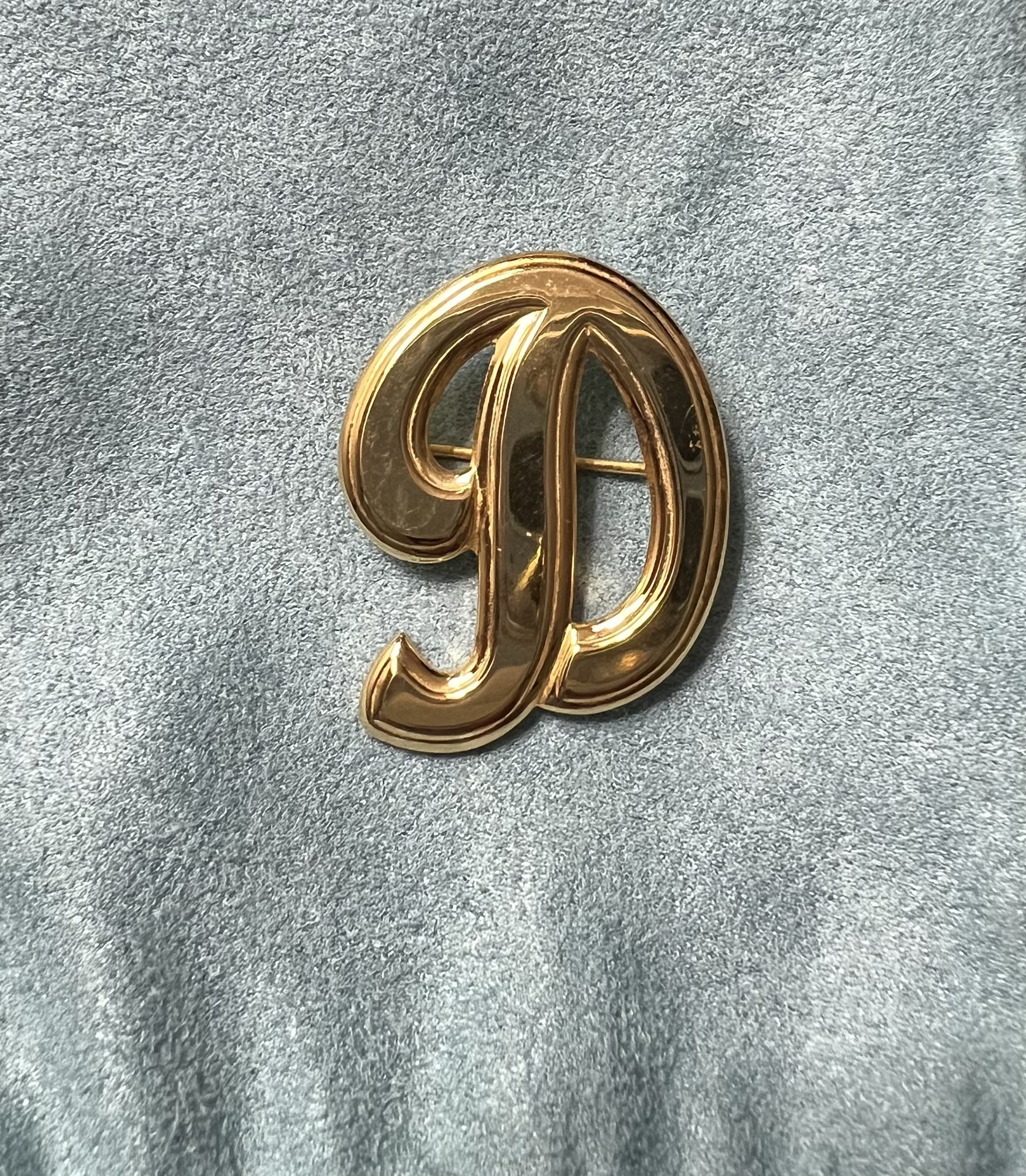 Vintage Letter “D” Cursive Script Initial Pin Brooch monogram Gold Tone