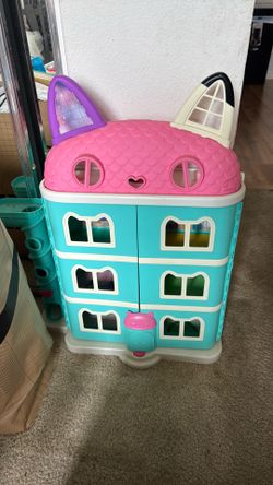 Gabby’s dollhouse with every room; additional pieces as well