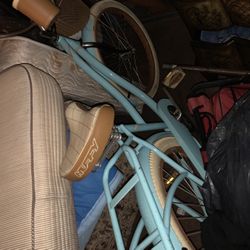 BABY BLUE HUFFY CRUISER BIKE