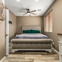 Cali king bedroom set