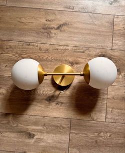 Brass Light Fixture/Sconce