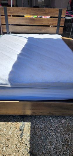 Full size bed