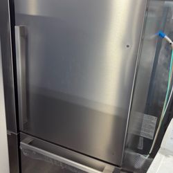 Hisense French Door bottom freezer refrigerator