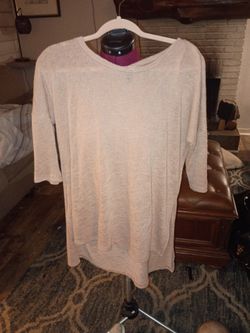 Light Weight Top With 3/4 Sleeves 