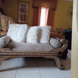 LUXURY BENCH  59  INCHES  IN NORTH MIAMI BEACH DELIVERY IS AVAILABLE 