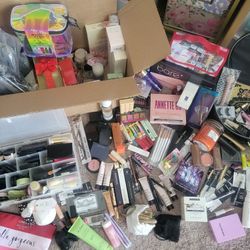Large Cosmetics Mixed Beauty Lot