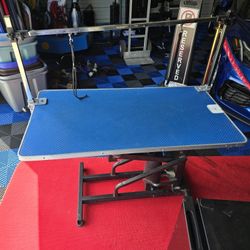 Pet Table Excellent Condition Automatic Adjustable
