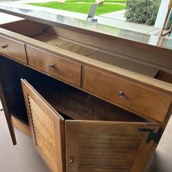Cabinet// shelf/dresser/entertainment Center