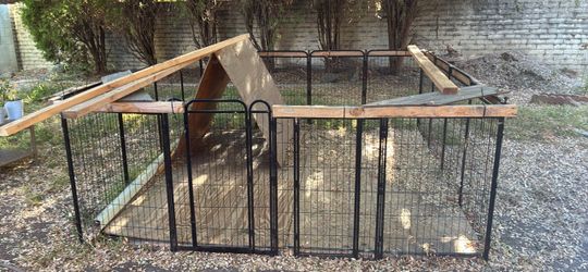 Outdoor Metal Pet Playpen with Wood Base and Shelter
