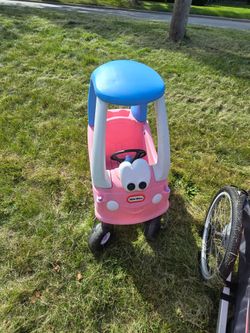 Little Tikes Cozy Coupe Ride-On Toy Car