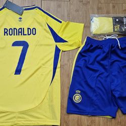 2024 Al-Nassr soccer kit set cr7 ronaldo #7 

Kids and adult size

Kids:
6/8 years old  #24
8/10 years old #26
10/12 years old #28

Adult:
Small
Mediu