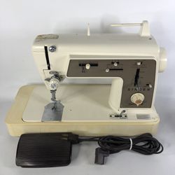 Singer Touch & Sew Deluxe Zig-Zag 636 Sewing Machine W/ Case Tested Working