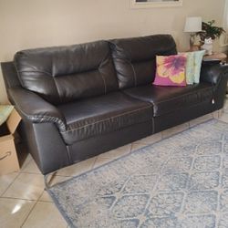Like New Blk Leather Couch And Loveseat 