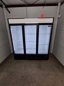 Chef AAA Commercial Cooler 3 Glass Door Display Refrigerator / Merchandiser Fridge