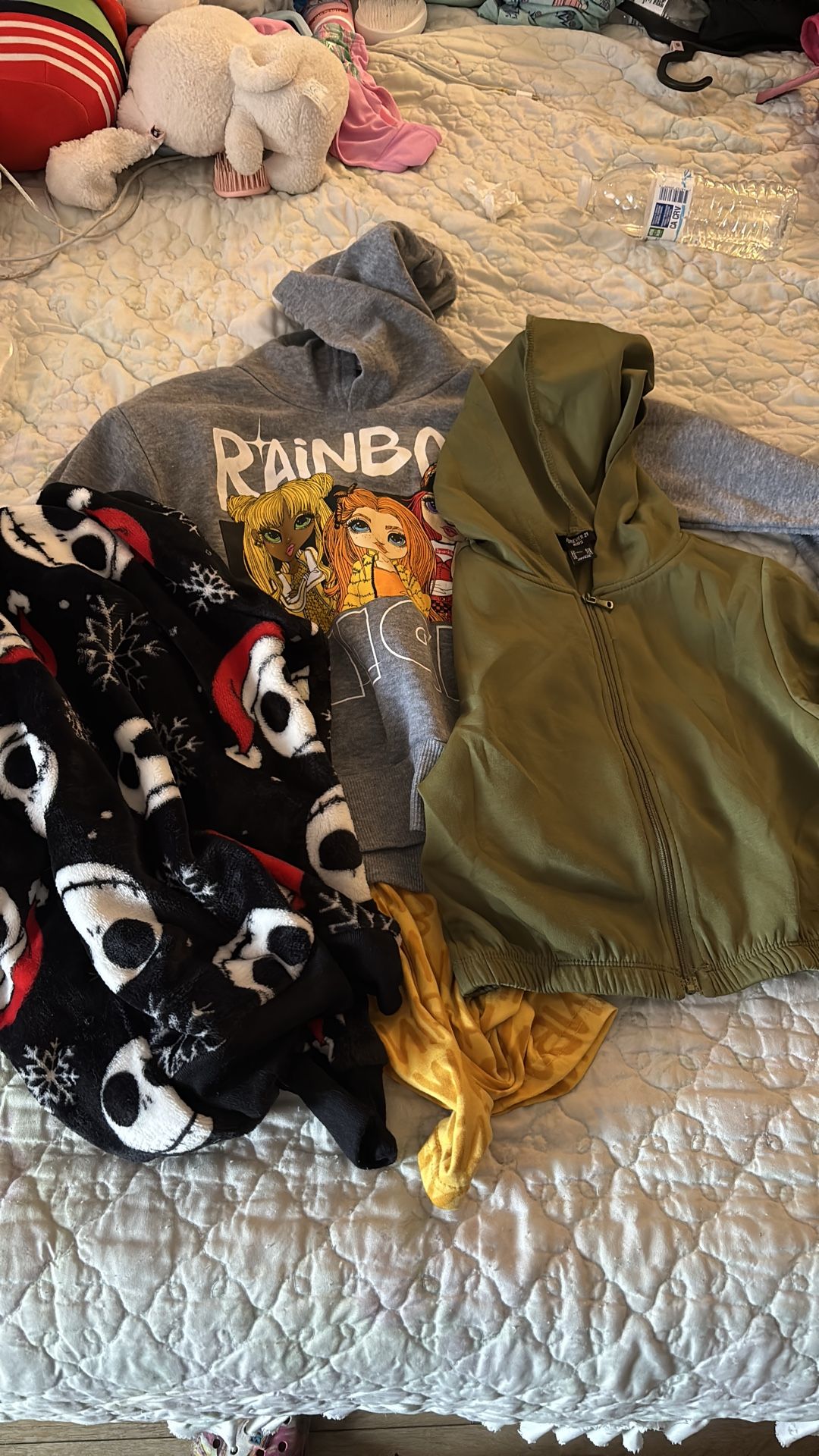 Sweaters for little girls size 6 all for $5