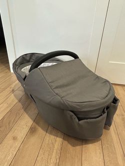 Stokke Xplory Carry Cot in Modern Grey