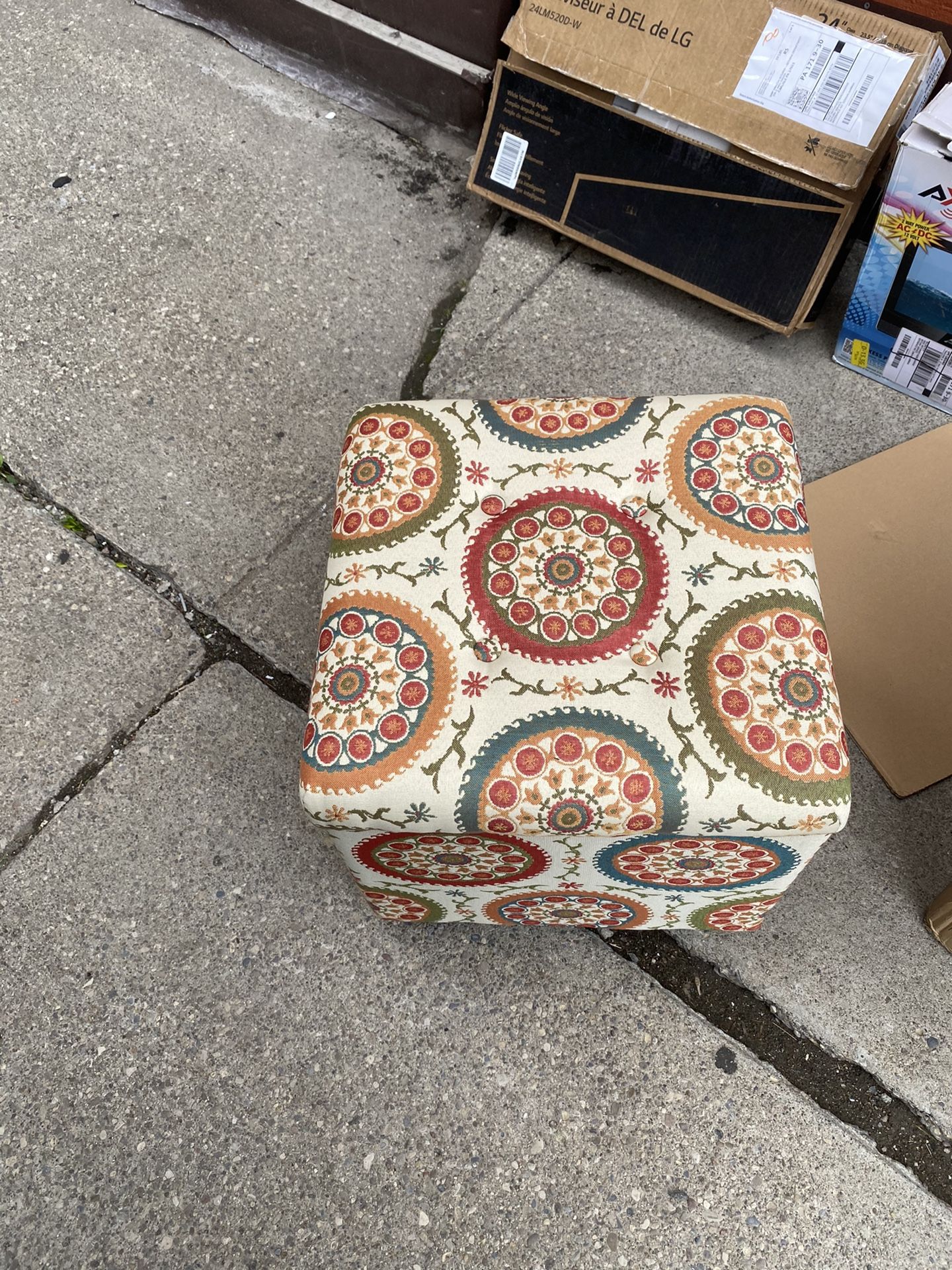 Storage ottoman