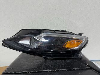 CHEVY MALIBU LEFT HEADLIGHT 2020