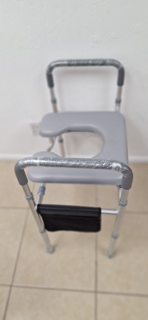 Raised Toilet Seat with Handles