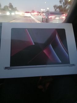 MacBook pro 16 in m2 bramd new