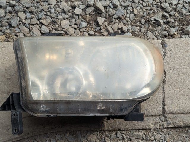 Toyota Tundra Oem Headlight 