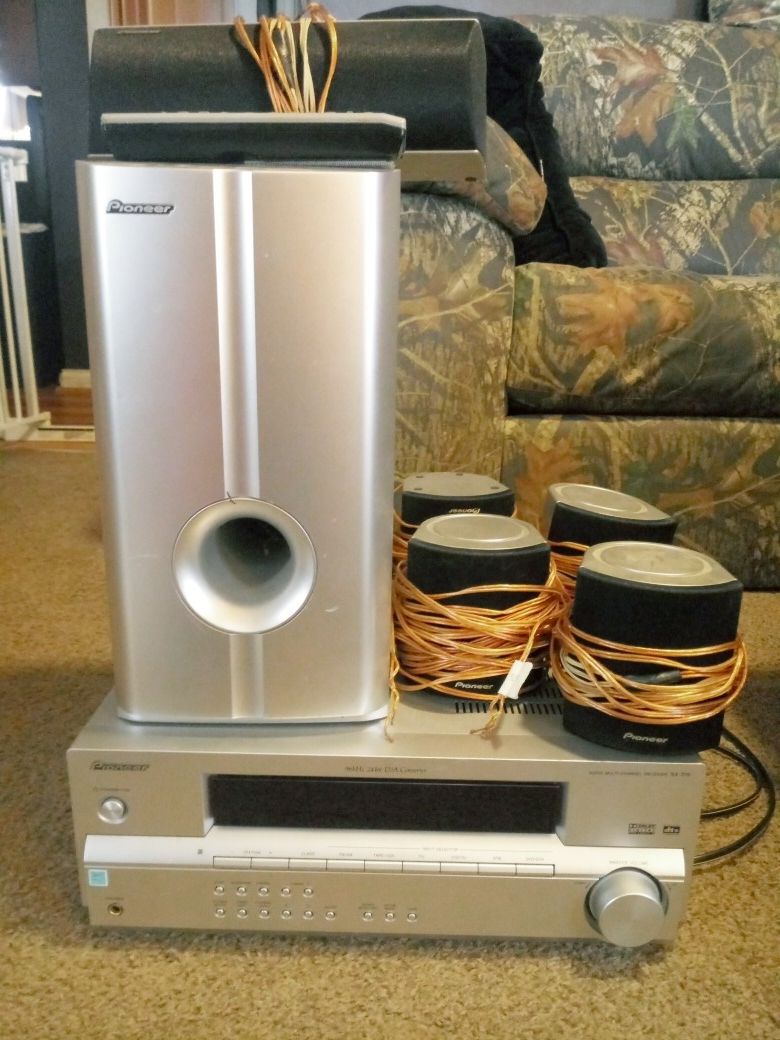 Pioneer audio receiver surround system. W/ remote and speakers. Working condition. $30.00