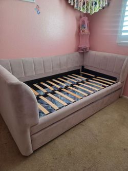 Twin trundle daybed