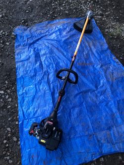 Like new craftsman weedeater, extremely easy to start