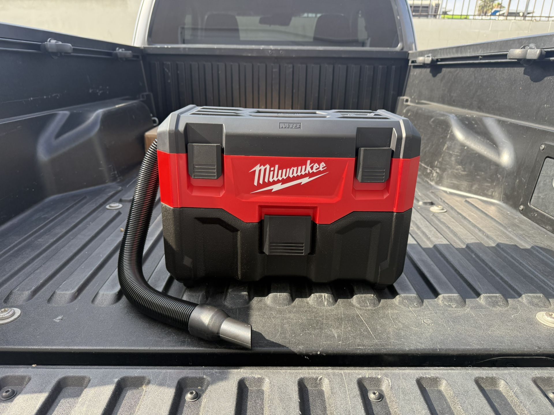 NEW Milwaukee M18 18-Volt 2 Gal. Lithium-Ion Cordless Wet/Dry Vacuum (Vacuum-Only)