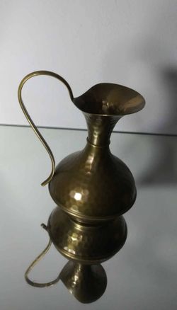 BATTUTO A MANO HAMMERED BRASS SM PITCHER 5.5" - C1