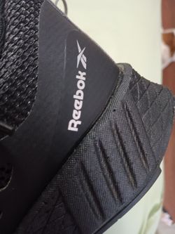 Unisex Reebok shoes.  (men's 6.5M)    (Women's 8.5M)