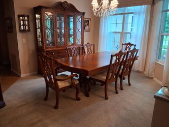 Mahogany Ding set for 6 w/ China Cabinet