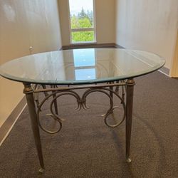 coffee table/ patio table, diameter 3 ft