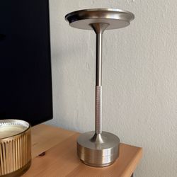 Indoor/outdoor cordless lamp 