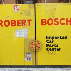 Robert Bosch Hanging Cabinet , Snap On