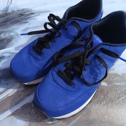 New Balance women's sneakers, size 9