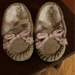 Girls Toddler Shoes 5 6 Moccasins  Soft Fleece Lined! :)