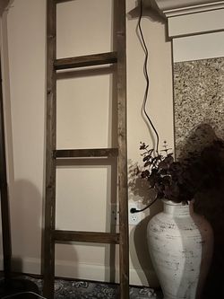 Wooden ladder for blanket