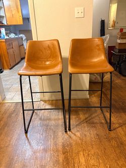 2 bar stools