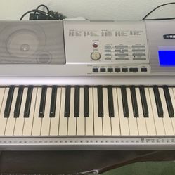 YAMAHA DGX-205 piano and Keyboard 76 Keys With Power Supply , Power Supply, In good condition 