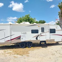 2006' 32' Foot Laredo By Keystone Super Slide - Out