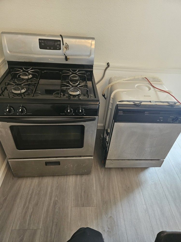 Stove And Dishwasher