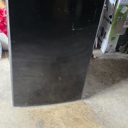 FRIGIDAIRE MINI FRIDGE