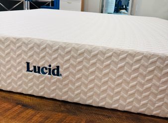 King size memory foam mattress in excellent condition