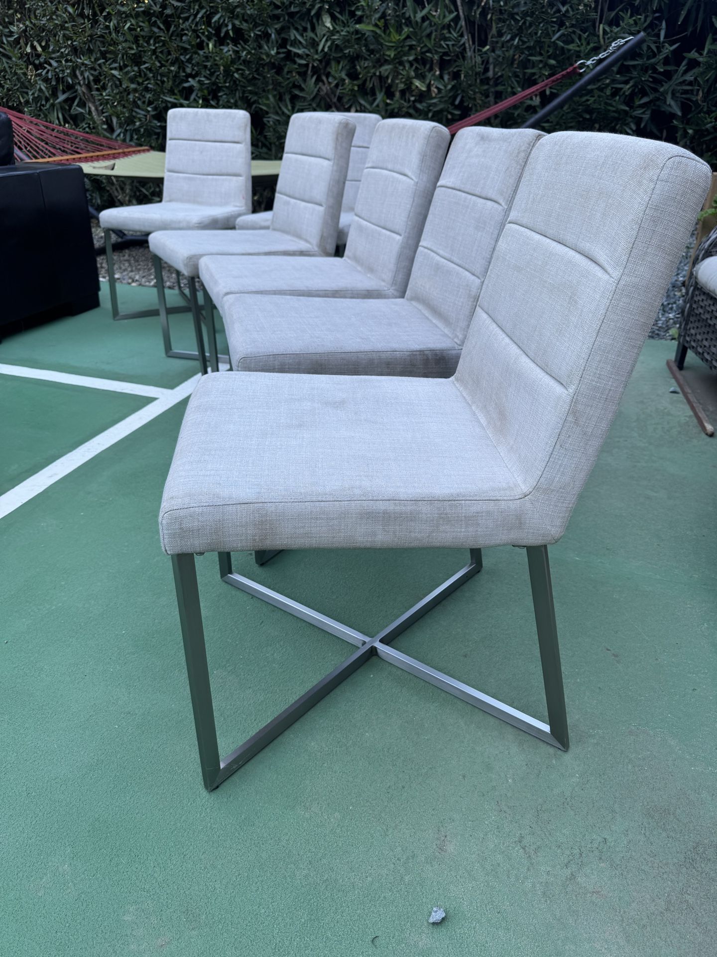 Set Of 6 Dinning Room Chairs And Side Tables