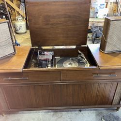 Old Stereo radio