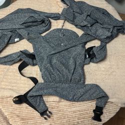 Gorgeous emerald green Moby wrap — unique color, barely used!  Only used a couple of times— no stains, rips, or wear. Clean, soft, and supportive, per