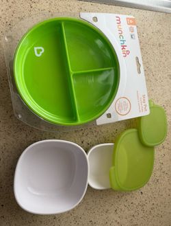 Munchkin new suction plate and 4moms containersx2