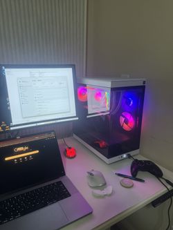 High End Gaming PC / Setup ( RTX 5080 )