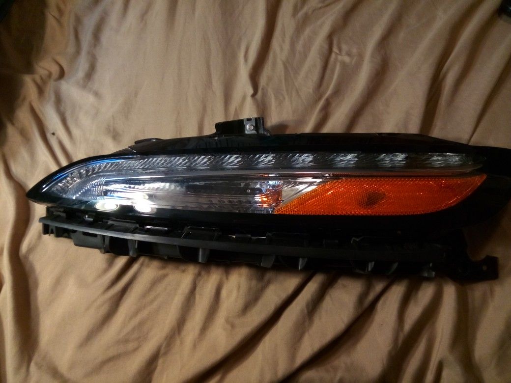 Jeep Cherokee 2014 through 2018 left side turn signal light assembly